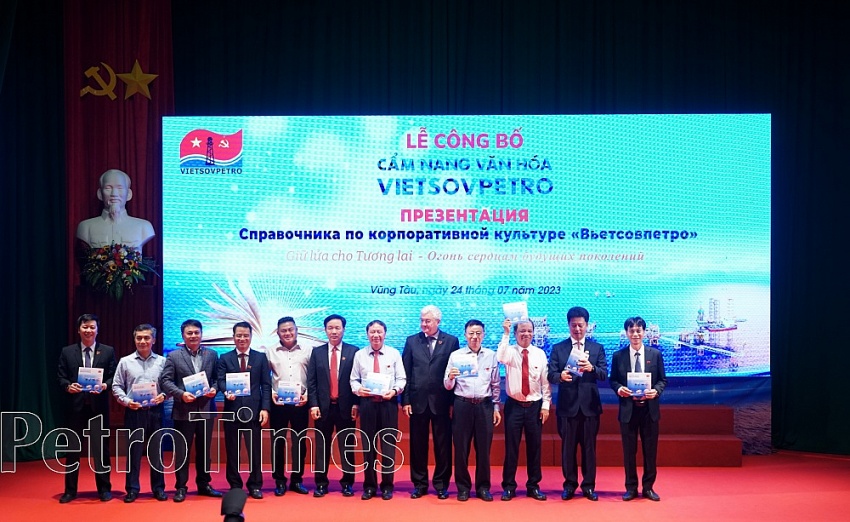 le-cong-bo-cam-nang-van-hoa-Vietsovpetro